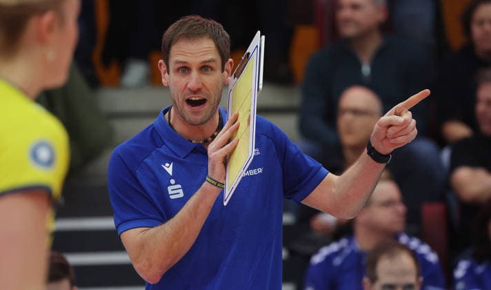 Stuttgart , Volleyball Bundesliga Allianz MTV Stuttgart vs. SSC Palmberg Schwerin , Felix Koslowski ( Trainer Schwerin )