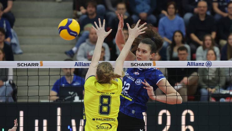 Stuttgart , Volleyball Bundesliga Allianz MTV Stuttgart vs. SSC Palmberg Schwerin , Lucia Varela Gomez ( Stuttgart )