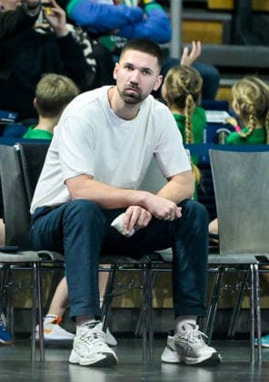 27.12.2025, xlakx, Handball Daikin HBL, Fuechse Berlin - FRISCH AUF! Göppingen v.l. Fabian Wiede (Fuechse Berlin) verletzungsbedingt auf der Bank Berlin