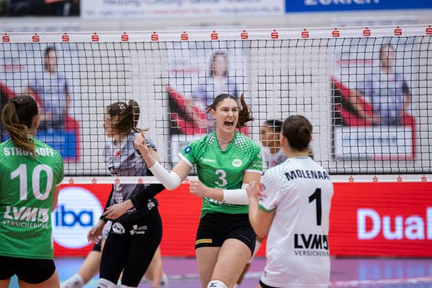 1. Volleyball Bundesliga Frauen: Schwarz-Weiss Erfurt vs. USC Münster; Erfurt; 27.12.2025 Jubel, Esther Spöler ( 3; USC Münster) 1. Volleyball Bundesliga Frauen: Schwarz-Weiss Erfurt vs. USC Münster; Riethsporthalle Erfurt; 27.12.2025 Copyright: xBEAUTIFULxSPORTS Duehringx