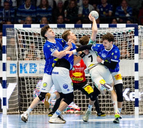 27.12.2025, GER, Handball, Maenner, Saison 25 26, Daikin 1.Bl, 19.Spieltag, ThSV Eisenach - SC Magdeburg Tillman Leu (ThSV Eisenach,99), Oskar Joelsson (ThSV Eisenach,3), Felix Claar (SC Magdeburg), Phillip Meyer (ThSV Eisenach,27) 99817 Eisenach Werner-Assmann-Halle Am Sportp Thueringen Deutschland