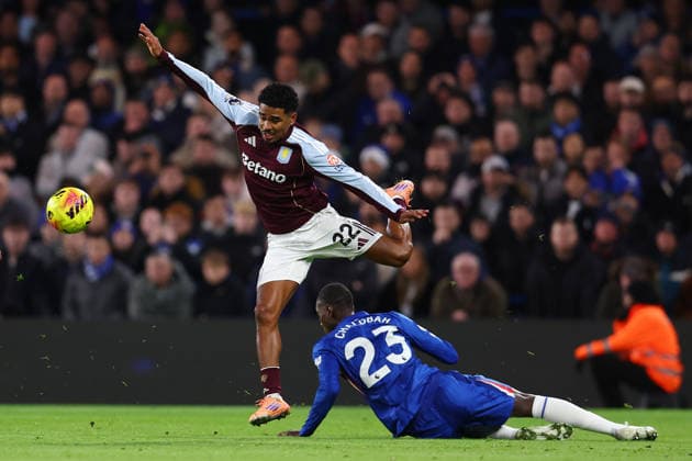 London, England, 27th December 2025. Ian Maatsen of Aston Villa avoids a challenge from Trevoh Chalobah of Chelsea during the Chelsea vs Aston Villa Premier League match at Stamford Bridge, London. Picture credit should read: Paul Terry Sportimage EDITORIAL USE ONLY. No use with unauthorised audio, video, data, fixture lists, club league logos or live services. Online in-match use limited to 120 images, no video emulation. No use in betting, games or single club league player publications. SPI_016_PT_Chelsea_Aston_Villa SPI-4397-0016