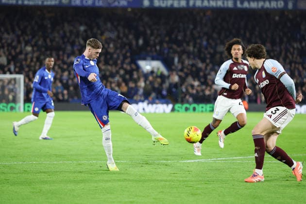 27th December 2025; Stamford Bridge, Chelsea, London, England: Premier League Football, Chelsea versus Aston Villa; Cole Palmer of Chelsea shoots on goal  IanxStephen