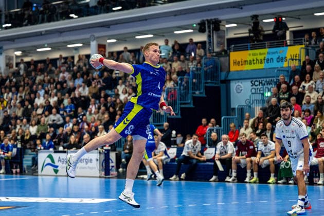 Daikin Handball Bundesliga, VfL Gummersbach - Handball Verein Hamburg, 27.12.2025 Ellidi Vidarsson (VfL Gummersbach, 4), Jacob Lassen,(HSV Hamburg 9), ; Daikin Handball Bundesliga, VfL Gummersbach - Handball Sport Verein Hamburg, 27.12.2025 Copyright: xBEAUTIFULxSPORTS Erlhofx