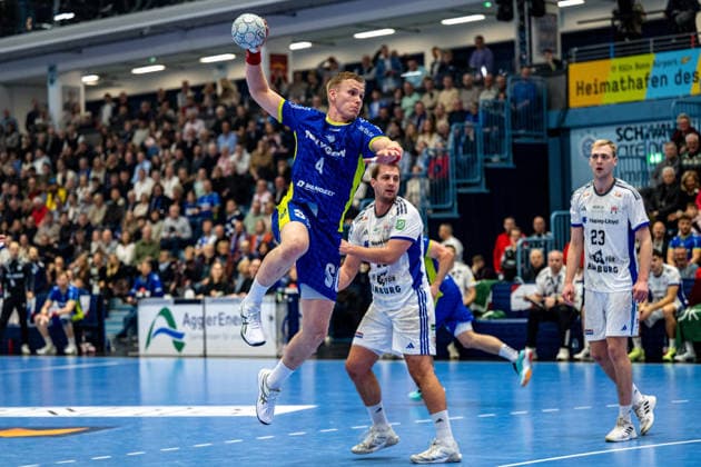 Daikin Handball Bundesliga, VfL Gummersbach - Handball Verein Hamburg, 27.12.2025 Ellidi Vidarsson (VfL Gummersbach, 4), Einar Olafsson, (HSV Hamburg 23), ; Daikin Handball Bundesliga, VfL Gummersbach - Handball Sport Verein Hamburg, 27.12.2025 Copyright: xBEAUTIFULxSPORTS Erlhofx