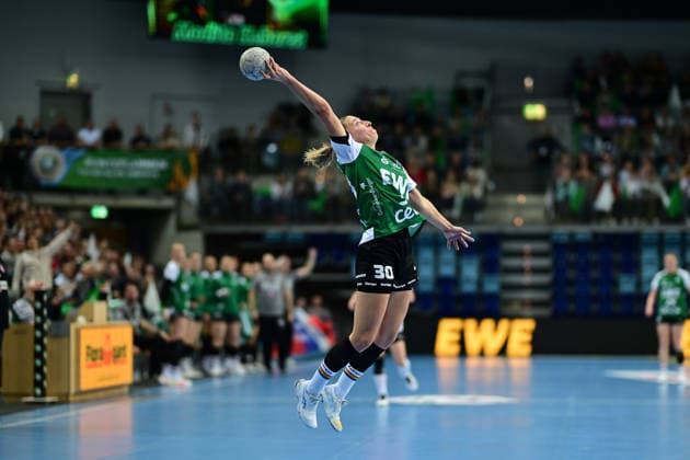 Handball I Frauen I Saison 2025-2026 I 1. HBF I 9. Spieltag I VfL Oldenburg - HSG Blomberg-Lippe I 27.12.2025 Jenny Behrend (30, VfL Oldenburg) Oldenburg EWE Arena Niedersachsen Deutschland Copyright: xLobeca FelixxSchlikisx