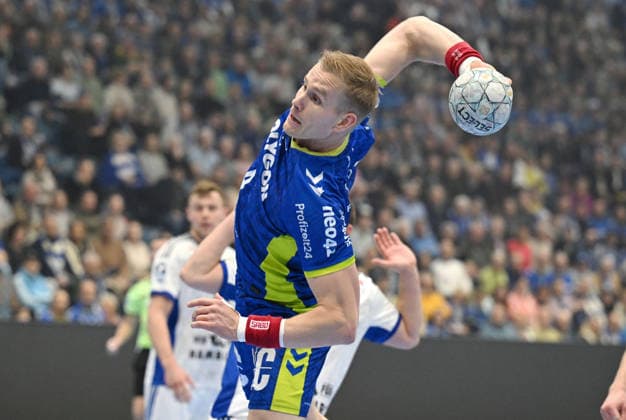 Ellidi Vidarsson (VfL Gummersbach 4) beim Wurf VfL Gummersbach vs. Handball Sportverein Hamburg, Handball, Daikin 1. Bundesliga, 19. Spieltag, Spielzeit 2025-2026, 27.12.2025 VfL Gummersbach vs. Handball Sportverein Hamburg, Handball, Daikin 1. Bundesliga, 19. Spieltag, Spielzeit 2025-2026, 27.12.2025 Gummersbach Copyright: xEibner-Pressefoto JuergenxAugstx EP_JAT