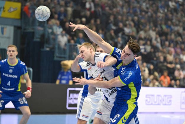 Miro Schluroff (VfL Gummersbach 15) gegen Einar Olafsson (Handball Verein Hamburg 23) VfL Gummersbach vs. Handball Sportverein Hamburg, Handball, Daikin 1. Bundesliga, 19. Spieltag, Spielzeit 2025-2026, 27.12.2025 VfL Gummersbach vs. Handball Sportverein Hamburg, Handball, Daikin 1. Bundesliga, 19. Spieltag, Spielzeit 2025-2026, 27.12.2025 Gummersbach Copyright: xEibner-Pressefoto JuergenxAugstx EP_JAT