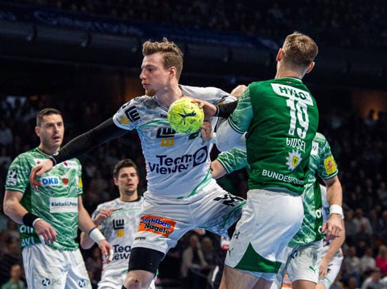 Handball, Herren, Saison 2025 2026, DAIKIN Handball-Bundesliga (19. Spieltag), Füchse Berlin - FRISCH AUF Göppingen, v.l. Mijajlo Marsenic (Füchse Berlin), Erik Persson (Göppingen), Mathias Gidsel (Füchse Berlin), 27.12.2025, Copyright: xSebastianxRäppold MatthiasxKochx