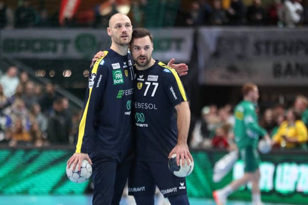 Handball DAIKIN HBL, SC DHfK Leipzig - Rhein-Neckar Löwen; 27.12.2025 Lukas Sandell (11, Rhein-Neckar Löwen) und Dani Baijens (77, Rhein-Neckar Löwen) während der Erwärmung. Handball, DAIKIN HBL, 1. Bundesliga, Saison 2025 2026, 19. Spieltag: SC DHfK Leipzig vs. Rhein-Neckar Löwen am 27.12.2025 in der Quarterback Immobilien Arena Leipzig. Copyright: xBEAUTIFULxSPORTS JanxKaeferx