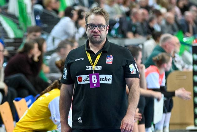 Stefan Birkner (HSG Blomberg-Lippe, Trainer) VfL Oldenburg vs. HSG Blomberg-Lippe, ALSCO Handball Bundesliga Frauen, 9. Spieltag, Saison 2025 2026, 27.12.2025, VfL Oldenburg vs. HSG Blomberg-Lippe, ALSCO Handball Bundesliga Frauen, 9. Spieltag, Saison 2025 2026, 27.12.2025 Oldenburg Copyright: xEibner-Pressefoto RobertxGertzenx EP_RGN