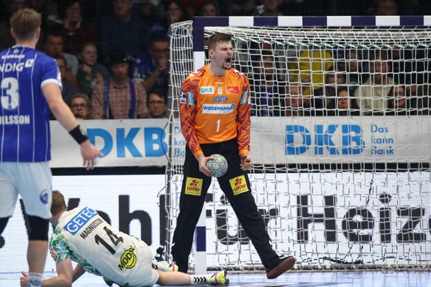 27.12.2025, xtgx, ThSV Eisenach - SC Magdeburg v.l. Sergey Hernandez Ferrer (Magdeburg, 1) Jubelt ueber gehaltenen Ball, abgewehrt, gehalten, Torhueter Eisenach