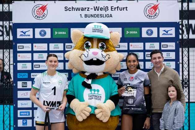 1. Volleyball Bundesliga Frauen: Schwarz-Weiss Erfurt vs. USC Münster; Erfurt; 27.12.2025 MVP Pippa Molenaar ( 1; USC Münster) (Gold) und Alianza Darley ( 14; Schwarz-Weiss Erfurt) (Silber) 1. Volleyball Bundesliga Frauen: Schwarz-Weiss Erfurt vs. USC Münster; Riethsporthalle Erfurt; 27.12.2025 Copyright: xBEAUTIFULxSPORTS Duehringx