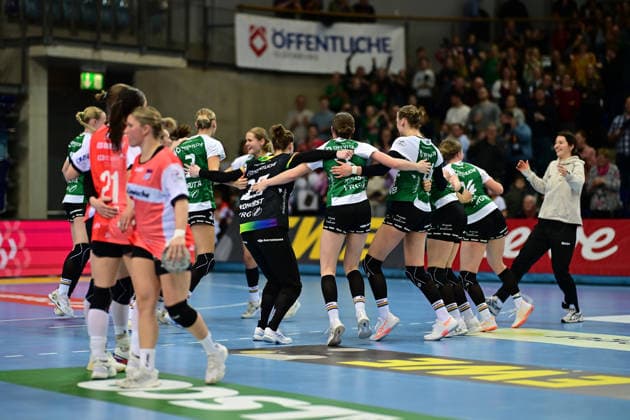 Handball I Frauen I Saison 2025-2026 I 1. HBF I 9. Spieltag I VfL Oldenburg - HSG Blomberg-Lippe I 27.12.2025 Jubel, Begeisterung, Enthusiasmus, Euphorie, Freude, Glücksgefühl, Heiterkeit bei: VfL Oldenburg Frauen Oldenburg EWE Arena Niedersachsen Deutschland Copyright: xLobeca FelixxSchlikisx