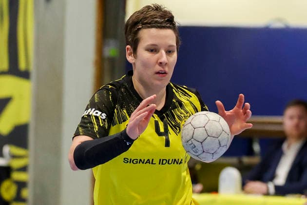 Alina Grijseels (Borussia Dortmund) kontrolliert den Ball, Alsco Handball Bundesliga Frauen, Borussia Dortmund vs FRISCH AUF Goeppingen, Sporthalle Wellinghofen am 27. December 2025 in Dortmund, Deutschland. (Foto von Marco Steinbrenner DeFodi Images) Alina Grijseels (Borussia Dortmund) controls the ball, Alsco Handball Bundesliga Frauen, Borussia Dortmund vs FRISCH AUF Goeppingen, Sporthalle Wellinghofen, December 27, 2025 in Dortmund, Germany. (Photo by Marco Steinbrenner DeFodi Images) DFB DFL REGULATIONS PROHIBIT ANY USE OF PHOTOGRAPHS AS IMAGE SEQUENCES AND OR QUASI-VIDEO. -