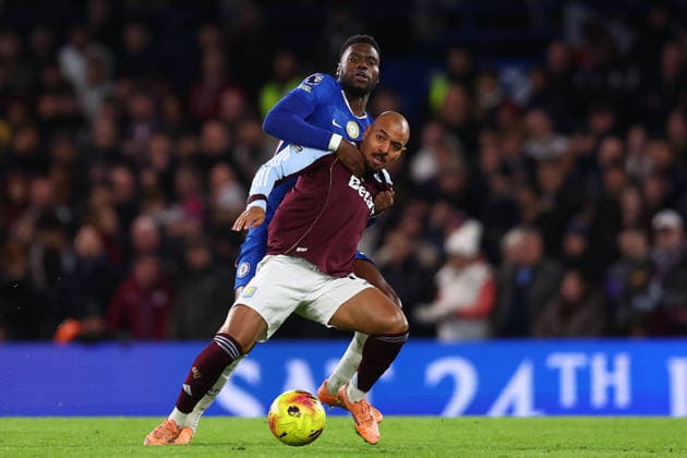 London, England, 27th December 2025. Benoit Badiashile of Chelsea and Donyell Malen of Aston Villa challenge for the ball during the Chelsea vs Aston Villa Premier League match at Stamford Bridge, London. Picture credit should read: Paul Terry Sportimage EDITORIAL USE ONLY. No use with unauthorised audio, video, data, fixture lists, club league logos or live services. Online in-match use limited to 120 images, no video emulation. No use in betting, games or single club league player publications. SPI_025_PT_Chelsea_Aston_Villa SPI-4397-0025