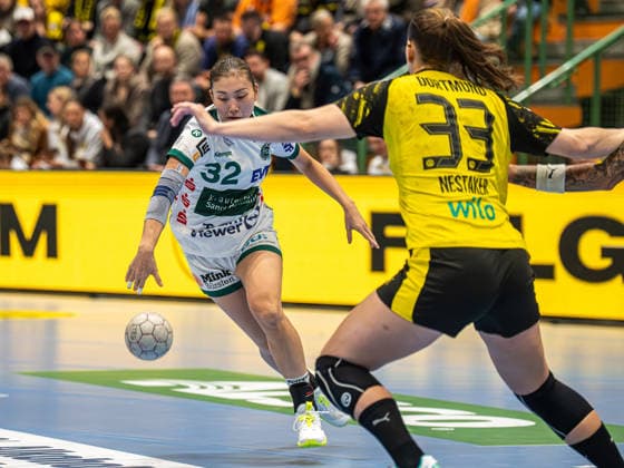 Haruno Sasaki (Frisch Auf Frauen, 32) mit Tempo am Ball, Borussia Dortmund vs. Frisch Auf Goeppingen, Handball, 1. Bundesliga, Spielzeit 2025 2026, 27.12.2025 Borussia Dortmund vs. Frisch Auf Goeppingen, Handball, 1. Bundesliga, Spielzeit 2025 2026, 27.12.2025 Dortmund Copyright: xMichaelxSchmidt Eibner-Pressefotx EP_MST