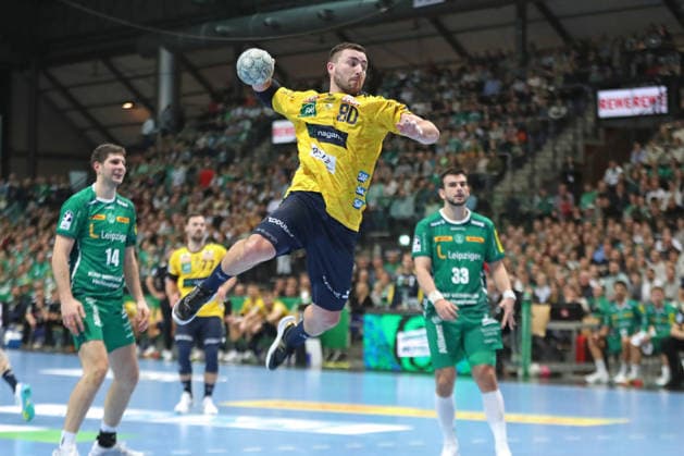 Handball DAIKIN HBL, SC DHfK Leipzig - Rhein-Neckar Löwen; 27.12.2025 Jannik Kohlbacher (80, Rhein-Neckar Löwen) fliegt zum Wurf Richtung Tor. Handball, DAIKIN HBL, 1. Bundesliga, Saison 2025 2026, 19. Spieltag: SC DHfK Leipzig vs. Rhein-Neckar Löwen am 27.12.2025 in der Quarterback Immobilien Arena Leipzig. Copyright: xBEAUTIFULxSPORTS JanxKaeferx