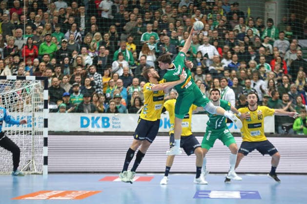 Handball DAIKIN HBL, SC DHfK Leipzig - Rhein-Neckar Löwen; 27.12.2025 Matej Klima (13, SC DHfK Leipzig) steigt zum Wurf hoch. Handball, DAIKIN HBL, 1. Bundesliga, Saison 2025 2026, 19. Spieltag: SC DHfK Leipzig vs. Rhein-Neckar Löwen am 27.12.2025 in der Quarterback Immobilien Arena Leipzig. Copyright: xBEAUTIFULxSPORTS JanxKaeferx