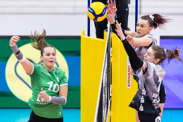 1. Volleyball Bundesliga Frauen: Schwarz-Weiss Erfurt vs. USC Münster; Erfurt; 27.12.2025 Amelie Strothoff ( 10; USC Münster) gegen Isabel Kova?i? ( 11; Schwarz-Weiss Erfurt) (oben) und Elizabeth Sandbothe ( 2; Schwarz-Weiss Erfurt) (unten) 1. Volleyball Bundesliga Frauen: Schwarz-Weiss Erfurt vs. USC Münster; Riethsporthalle Erfurt; 27.12.2025 Copyright: xBEAUTIFULxSPORTS Duehringx