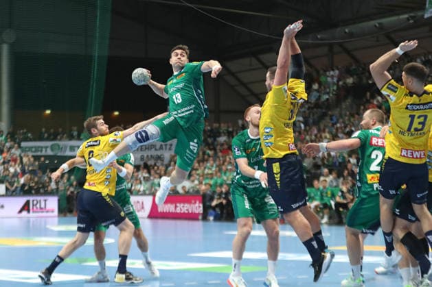 Handball DAIKIN HBL, SC DHfK Leipzig - Rhein-Neckar Löwen; 27.12.2025 Matej Klima (13, SC DHfK Leipzig) in der Luft. Handball, DAIKIN HBL, 1. Bundesliga, Saison 2025 2026, 19. Spieltag: SC DHfK Leipzig vs. Rhein-Neckar Löwen am 27.12.2025 in der Quarterback Immobilien Arena Leipzig. Copyright: xBEAUTIFULxSPORTS JanxKaeferx