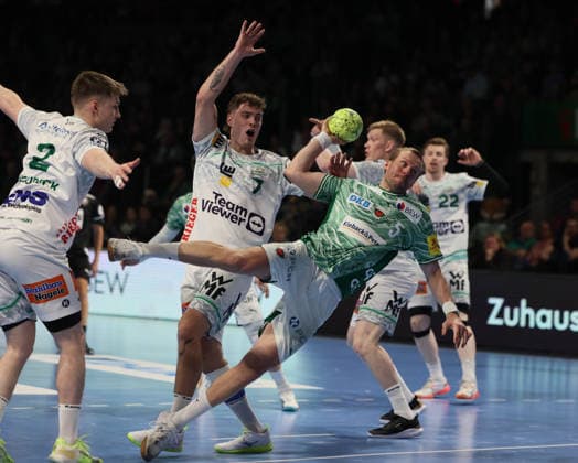 GER HBL Saison 2025 2026 FÜCHSE Berlin vs FrischAuf Göppingen, 27.12.25, Max-Schmeling-Halle, Berlin, Oskar NEUDECK (FrischAuf! Göppingen 2), Victor KLÖVE (FrischAuf! Göppingen 7), Max DARJ (Füchse Berlin 5), Ymir Örn GISLASON (FrischAuf! Göppingen 33), Erik PERSSON (FrischAuf! Göppingen 22)