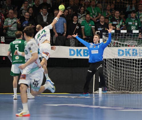 GER HBL Saison 2025 2026 FÜCHSE Berlin vs FrischAuf Göppingen, 27.12.25, Max-Schmeling-Halle, Berlin, Marcel SCHILLER (FrischAuf! Göppingen 24), Lasse LUDWIG (Füchse Berlin 1)