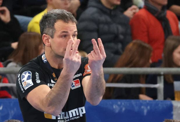 27.12.2025, Deutschland, Bietigheim, Handball 2. Bundesliga, SG BBM Bietigheim vs. HBW Balingen-Weilstetten, HBW Trainer Matthias Flohr