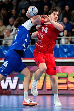 Bietigheim: HBL - 25 26 - SG BBM Bietigheim - HBW Balingen Bennet Strobel (HBW Balingen), Fynn Nicolaus (Bietigheim) Bietigheim-Bissingen Egetrans Arena Baden-Württemberg Deutschland