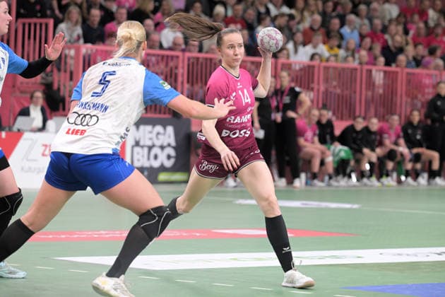 Klara Schlegel (TusSies Metzingen, 14) gegen TusSies Metzingen vs. Union Neckarsulm, Handball, Alsco HBF, 9.Ligaspieltag, Saison 2025 2026, 27.12.2025 TusSies Metzingen vs. Sport-Union Neckarsulm, Handball, Alsco HBF, 9.Ligaspieltag, Saison 2025 2026, 27.12.2025 Tuebingen Copyright: xEibner-Pressefoto TobiasxBaurx EP_TBR