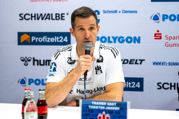 Daikin Handball Bundesliga, VfL Gummersbach - Handball Verein Hamburg, 27.12.2025 Torsten Jansen, Cheftrainer, (HSV Hamburg ), in der Pressekonferenz.; Daikin Handball Bundesliga, VfL Gummersbach - Handball Sport Verein Hamburg, 27.12.2025 Copyright: xBEAUTIFULxSPORTS Erlhofx