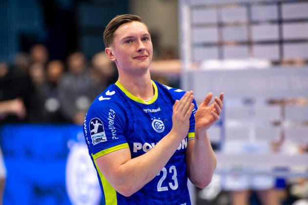 Daikin Handball Bundesliga, VfL Gummersbach - Handball Verein Hamburg, 27.12.2025 Ole Pregler (VfL Gummersbach, 23), bei der Verabschiedung vom VfL Gummersbach; Daikin Handball Bundesliga, VfL Gummersbach - Handball Sport Verein Hamburg, 27.12.2025 Copyright: xBEAUTIFULxSPORTS Erlhofx