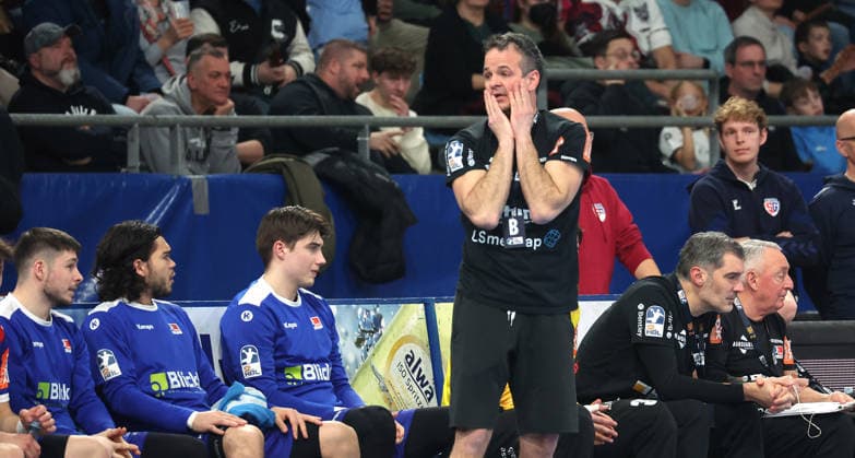 27.12.2025, Deutschland, Bietigheim, Handball 2. Bundesliga, SG BBM Bietigheim vs. HBW Balingen-Weilstetten, HBW Trainer Matthias Flohr