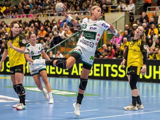 Luisa Schulze (Frisch Auf Frauen, 33) kommt frei zum Wurf, Borussia Dortmund vs. Frisch Auf Goeppingen, Handball, 1. Bundesliga, Spielzeit 2025 2026, 27.12.2025 Borussia Dortmund vs. Frisch Auf Goeppingen, Handball, 1. Bundesliga, Spielzeit 2025 2026, 27.12.2025 Dortmund Copyright: xMichaelxSchmidt Eibner-Pressefotx EP_MST