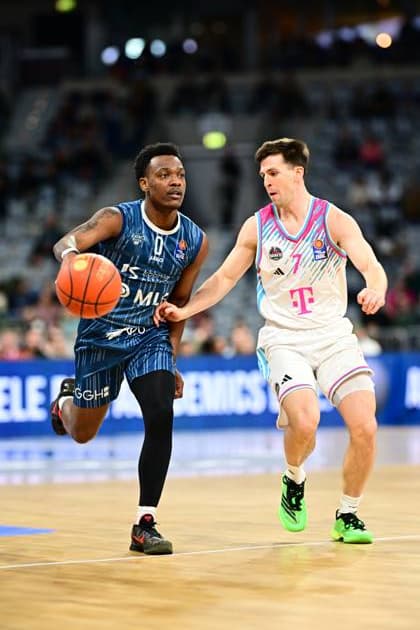 RECORD DATE NOT STATED Spielaktion mit DJ Horne (0; MLP Academics Heidelberg) und einem Spieler von Telekom Baskets Bonn Spielaktion mit DJ Horne (0; MLP Academics Heidelberg) Copyright: xMichaelxGelhardtx