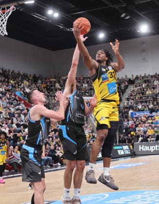 Ludwigsburg , easyCredit Basketball Bundesliga MHP Riesen Ludwigsburg vs. Science City Jena , Keeshawn Kellman ( Riesen )