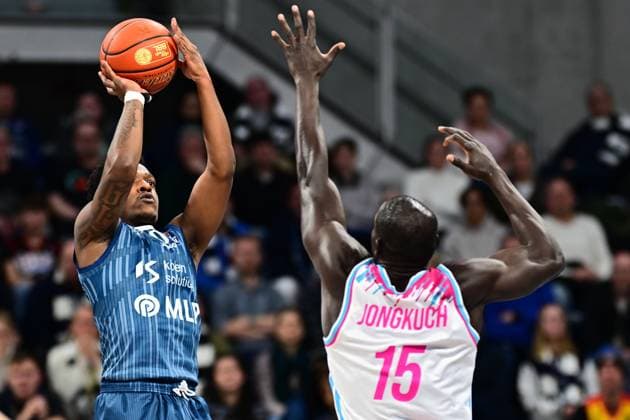 RECORD DATE NOT STATED Spielaktion mit DJ Horne (0; MLP Academics Heidelberg) und Kur Jongkuch (15; Telekom Baskets Bonn) Spielaktion mit DJ Horne (0; MLP Academics Heidelberg) und Kur Jongkuch (15; Telekom Baskets Bonn) Copyright: xMichaelxGelhardtx