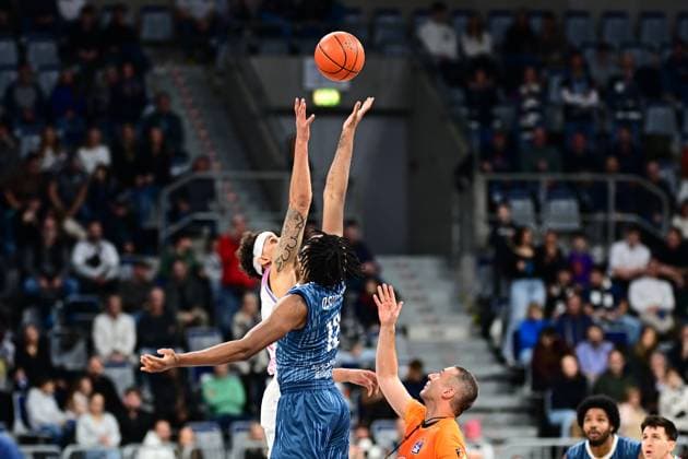 RECORD DATE NOT STATED Spielaktion mit Marcus Weathers (00; MLP Academics Heidelberg) und Grayson Murphy (7; Telekom Baskets Bonn) Spielaktion mit Marcus Weathers (00; MLP Academics Heidelberg) und Grayson Murphy (7; Telekom Baskets Bonn) Copyright: xMichaelxGelhardtx