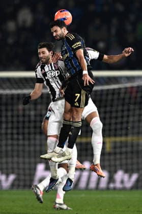 Mp Pisa 27 12 2025 - campionato di calcio serie A Pisa-Juventus foto Matteo Papini Image nella foto: Manuel Locatelli-Mehdi Leris 