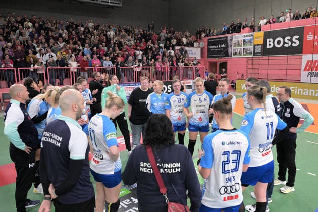 Kreis der Union Neckarsulm nach dem Spiel TusSies Metzingen vs. Sport-Union Neckarsulm, Handball, Alsco HBF, 9.Ligaspieltag, Saison 2025 2026, 27.12.2025 TusSies Metzingen vs. Sport-Union Neckarsulm, Handball, Alsco HBF, 9.Ligaspieltag, Saison 2025 2026, 27.12.2025 Tuebingen Copyright: xEibner-Pressefoto TobiasxBaurx EP_TBR