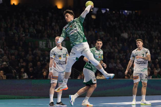 Tim GOSSNER (FRISCH AUF! Goeppingen, 17) erzielt ein Tor, Aktion, Torwurf GER, Fuechse Berlin vs. FRISCH AUF! Goeppingen, Handball, Bundesliga, 19. Spieltag, Spielzeit 2025 2026, 27.12.2025, GER, Fuechse Berlin vs. FRISCH AUF! Goeppingen, Handball, Bundesliga, 19. Spieltag, Spielzeit 2025 2026, 27.12.2025, Berlin Copyright: xEibnerxPressefoto OliverxSchmidtx EP_OST