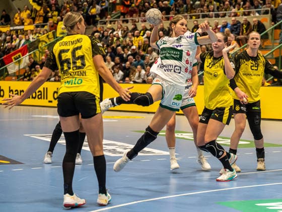 Sina Ehmann (Frisch Auf Frauen, 22) kommt frei zum Wurf, Borussia Dortmund vs. Frisch Auf Goeppingen, Handball, 1. Bundesliga, Spielzeit 2025 2026, 27.12.2025 Borussia Dortmund vs. Frisch Auf Goeppingen, Handball, 1. Bundesliga, Spielzeit 2025 2026, 27.12.2025 Dortmund Copyright: xMichaelxSchmidt Eibner-Pressefotx EP_MST