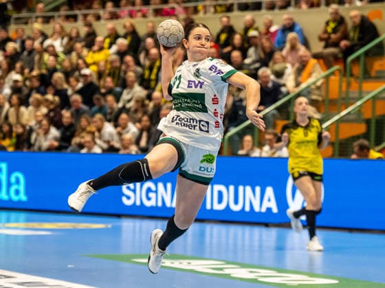 Lea Neubrander (Frisch Auf Frauen, 81) beim Tempogegenstoss, Borussia Dortmund vs. Frisch Auf Goeppingen, Handball, 1. Bundesliga, Spielzeit 2025 2026, 27.12.2025 Borussia Dortmund vs. Frisch Auf Goeppingen, Handball, 1. Bundesliga, Spielzeit 2025 2026, 27.12.2025 Dortmund Copyright: xMichaelxSchmidt Eibner-Pressefotx EP_MST