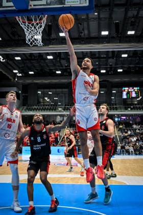 Barmer 2. Basketball Bundesliga ProA: Rheinstars Köln vs. Bayer Giants Leverkusen, 27.12.2025 Zachary Richard Watson (RheinStarsKöln 4), Barmer 2. Basketball Bundesliga ProA: Rheinstars Köln vs. Bayer Giants Leverkusen am 27.12.2025 in der Castello Düsseldorf in Düsseldorf (Nordrhein-Westfalen) Copyright: xBEAUTIFULxSPORTS Mueller-Laschetx