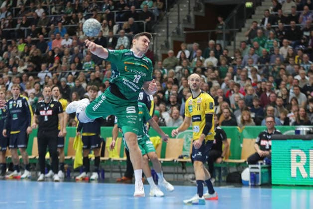 Handball DAIKIN HBL, SC DHfK Leipzig - Rhein-Neckar Löwen; 27.12.2025 Matej Klima (13, SC DHfK Leipzig) wirft. Handball, DAIKIN HBL, 1. Bundesliga, Saison 2025 2026, 19. Spieltag: SC DHfK Leipzig vs. Rhein-Neckar Löwen am 27.12.2025 in der Quarterback Immobilien Arena Leipzig. Copyright: xBEAUTIFULxSPORTS JanxKaeferx