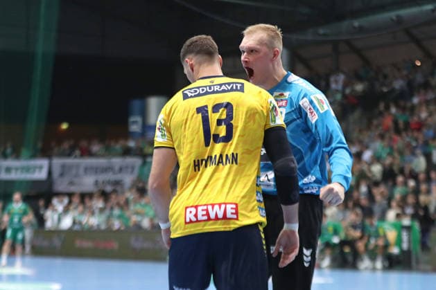 Handball DAIKIN HBL, SC DHfK Leipzig - Rhein-Neckar Löwen; 27.12.2025 Torwart David Späth (29, Rhein-Neckar Löwen) bejubelt Sebastian Heymann (13, Rhein-Neckar Löwen). Handball, DAIKIN HBL, 1. Bundesliga, Saison 2025 2026, 19. Spieltag: SC DHfK Leipzig vs. Rhein-Neckar Löwen am 27.12.2025 in der Quarterback Immobilien Arena Leipzig. Copyright: xBEAUTIFULxSPORTS JanxKaeferx
