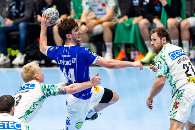 27.12.2025, GER, Handball, Maenner, Saison 25 26, Daikin 1.Bl, 19.Spieltag, ThSV Eisenach - SC Magdeburg Magnus Saugstrup (SC Magdeburg), Stephan Seitz (ThSV Eisenach,44) 99817 Eisenach Werner-Assmann-Halle Am Sportp Thueringen Deutschland