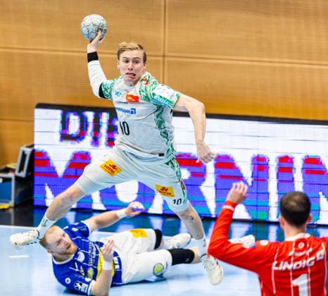 27.12.2025, GER, Handball, Maenner, Saison 25 26, Daikin 1.Bl, 19.Spieltag, ThSV Eisenach - SC Magdeburg Peter Walz (ThSV Eisenach,14), Gisli Thorheir Kristjansson (SC Magdeburg), Matija Spikic (ThSV Eisenach,1) 99817 Eisenach Werner-Assmann-Halle Am Sportp Thueringen Deutschland