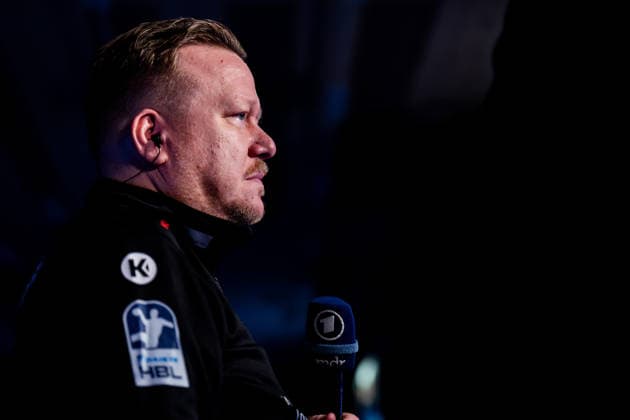27.12.2025, GER, Handball, Maenner, Saison 25 26, Daikin 1.Bl, 19.Spieltag, ThSV Eisenach - SC Magdeburg Rene Witte (Geschaeftsfuehrer Manager ThSV Eisenach) im Interview mit dem MDR ARD 99817 Eisenach Werner-Assmann-Halle Am Sportp Thueringen Deutschland *** 27 12 2025, GER, Handball, Men, Season 25 26, Daikin 1 Bl, 19 Matchday, ThSV Eisenach SC Magdeburg Rene Witte Managing Director Manager ThSV Eisenach in an interview with MDR ARD 99817 Eisenach Werner Assmann Halle Am Sportp Thueringen Germany
