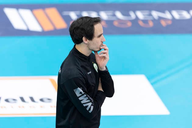1. Volleyball Bundesliga Frauen: Schwarz-Weiss Erfurt vs. USC Münster; Erfurt; 27.12.2025 Matthias Pack (Trainer; USC Münster) 1. Volleyball Bundesliga Frauen: Schwarz-Weiss Erfurt vs. USC Münster; Riethsporthalle Erfurt; 27.12.2025 Copyright: xBEAUTIFULxSPORTS Duehringx